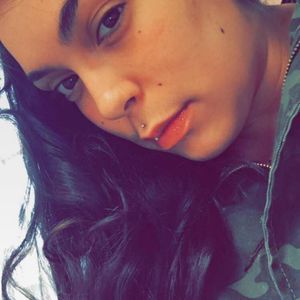 Meet your Posher, Mia